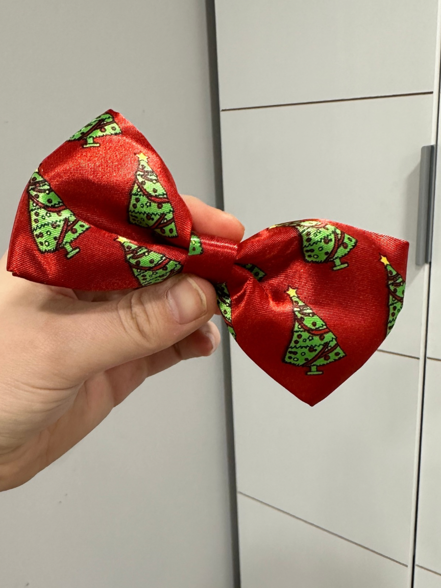 Grinchy Tree Bow tie